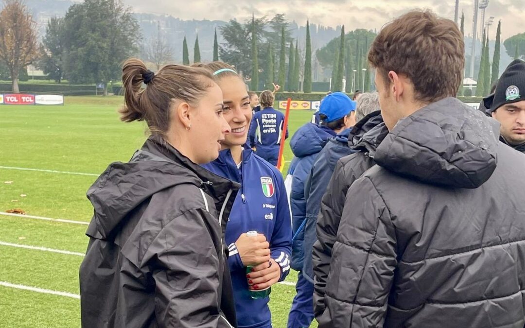 La nazionale di calcio femminile accoglie a Coverciano i ragazzi della Plus